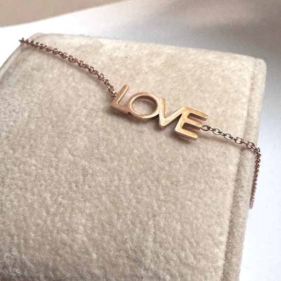 ✨Stunning Rare Maya Brenner Delicate Gold Tone LOVE Bracelet✨ - Picture 2 of 16